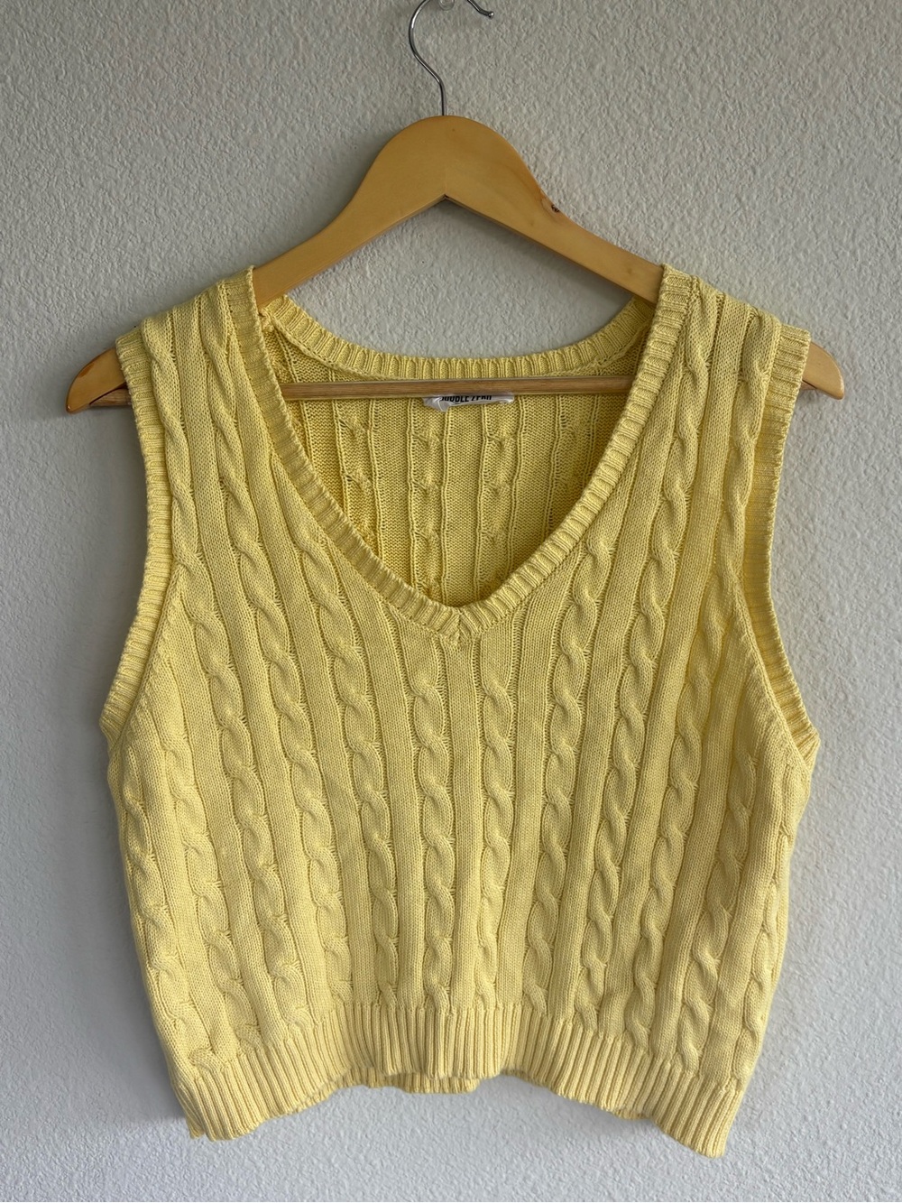 100% Cotton Double Zero Butter Yellow Cable Knit Vest size L